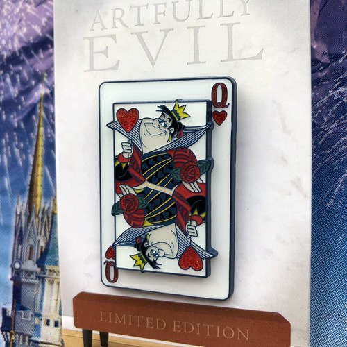 Prendedor LE Villano Artfully Evil 2021 Parques Disney Alicia País de las Maravillas Reina de Corazones - Imagen 5 de 6