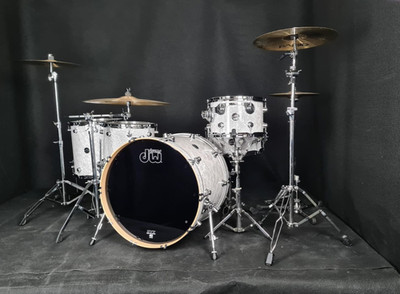 DW Performance Drumset White Marine Pearl ohne Snare USA / Batterie Schlagzeug