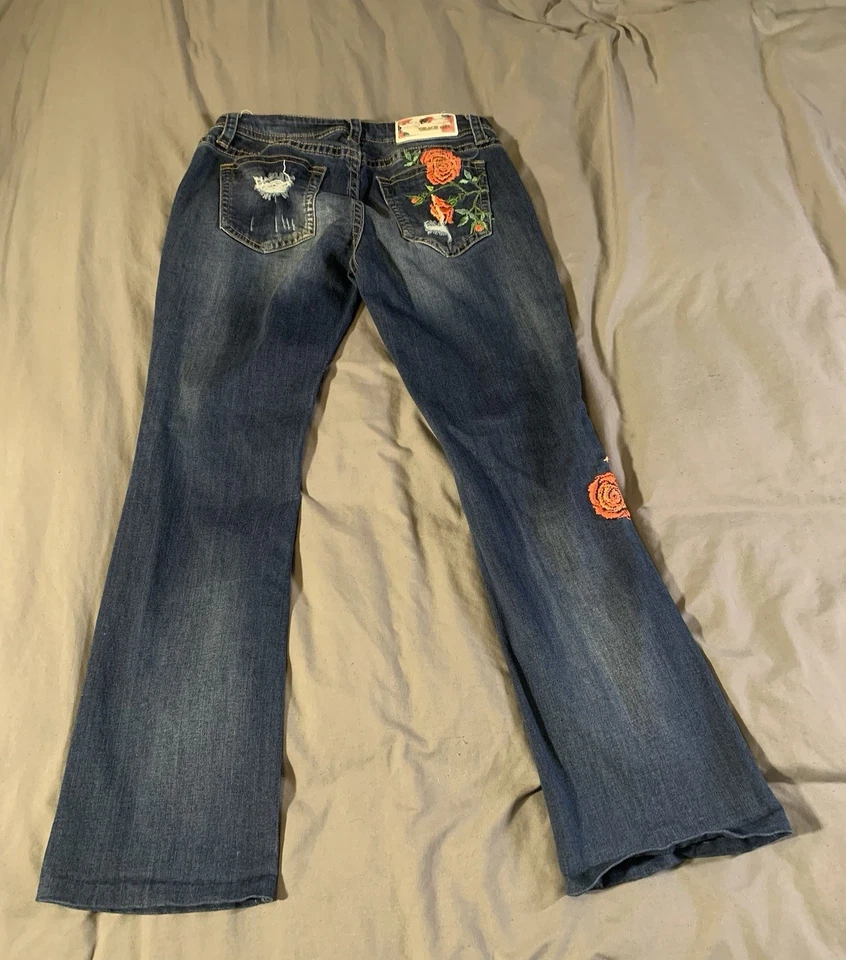 Pantalones de mezclilla Grace in La para mujer talla 29 bordados rosas elásticos corte bota tiro bajo oscuros Foto 2 de 4