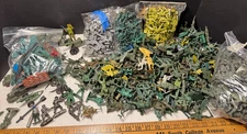VINTAGE TIM-MEE TOY WWII U.S. ARMY MEN Process Plastics Hong Kong Mixed yrs LOT