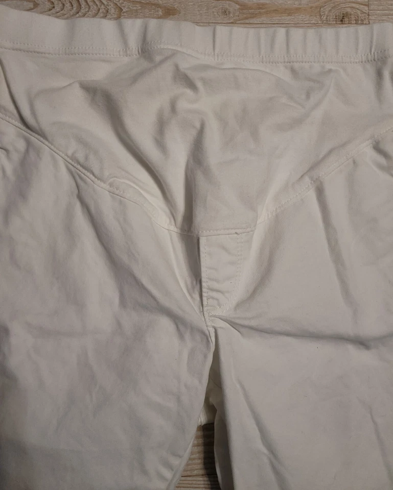 Old Navy Size 1 Maternity Womens Solid White Shorts - Image 2 of 4
