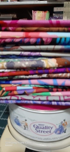 1 Lb. Kaffe Fassett Fabric Scraps Pack 4-6 Inches Wide100% Cotton fabric lot - Picture 2 of 4