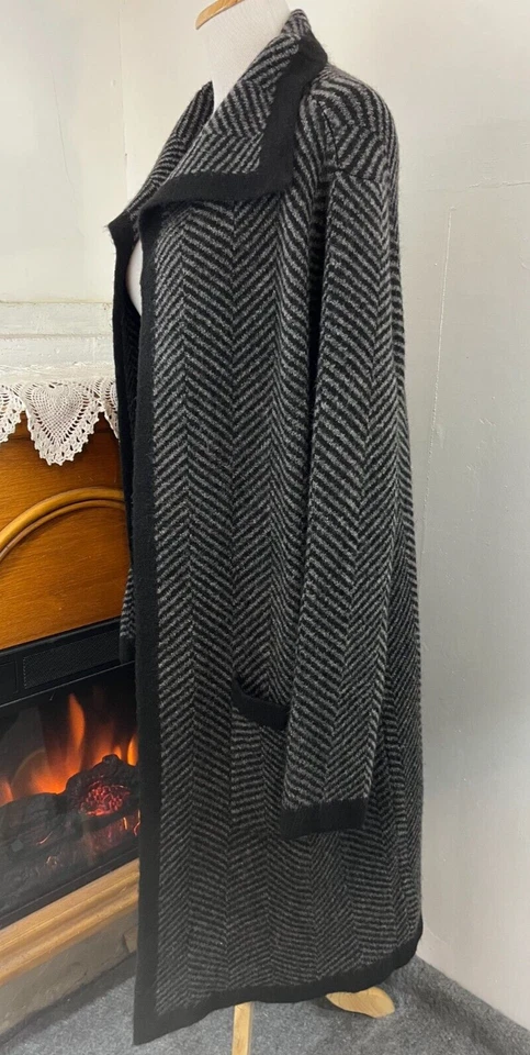 Max Chevron Design Sweater Coat ~ Large - Image 4 of 4