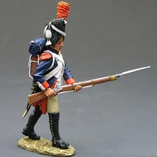 COKM-0499B - French Imperial Guardsman with Rifle Advancing (NA059) - Napoleonic