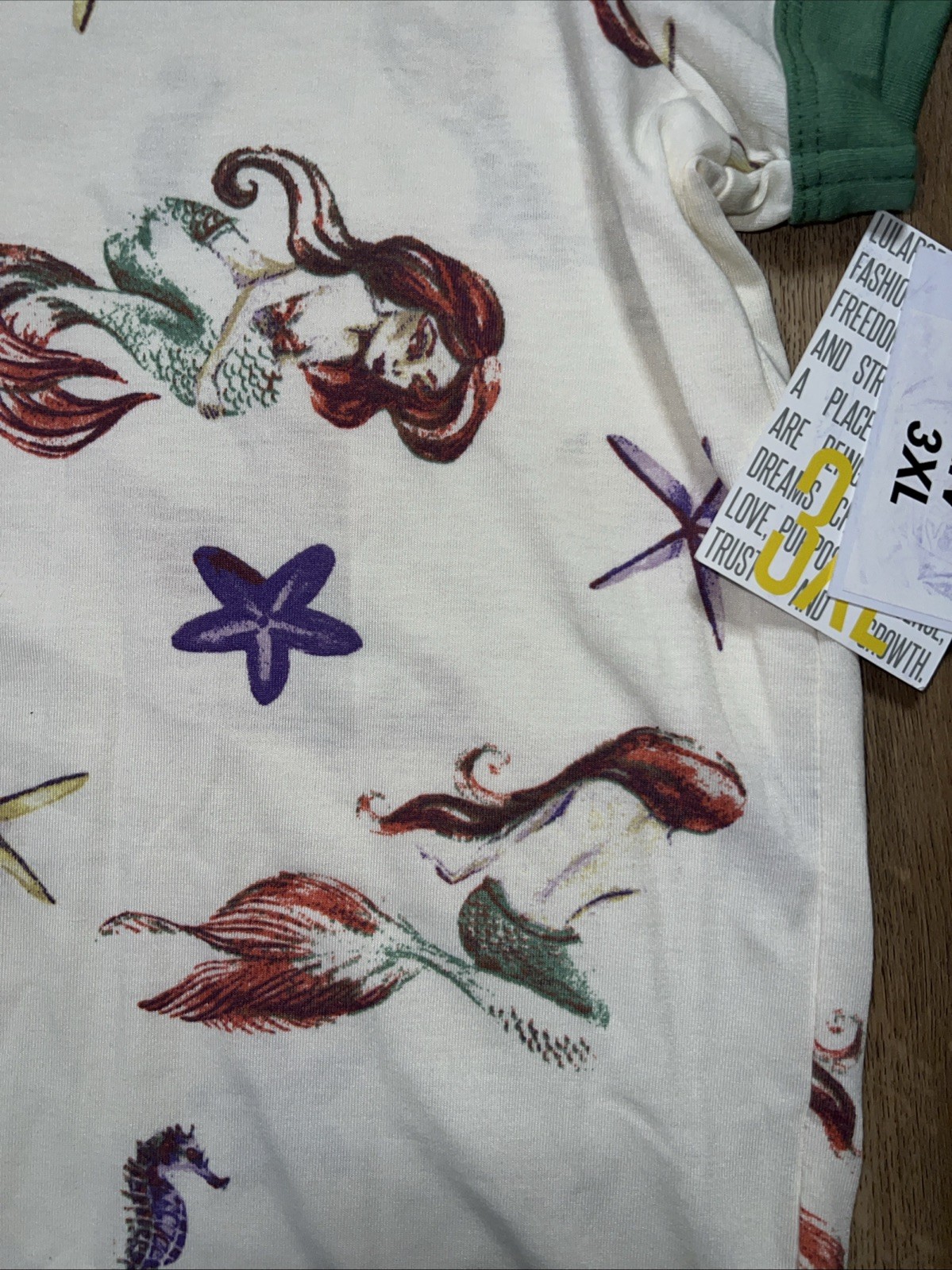 Lularoe Liv Shirt Ivory Green Mermaid Shells 🐚 Nautical Fish 3XL 24/26/28 3X image 2