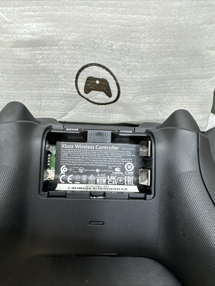 XBOX Wireless Remote For XBOX One Model 1914 Black - Image 3 of 3