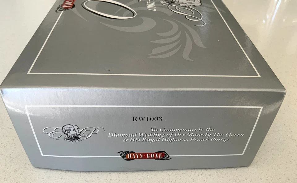 Lledo "HM Queen Diamond Wedding" Special Edition 3 Vehicle Set Dated 2007 + COA - Image 3 of 4