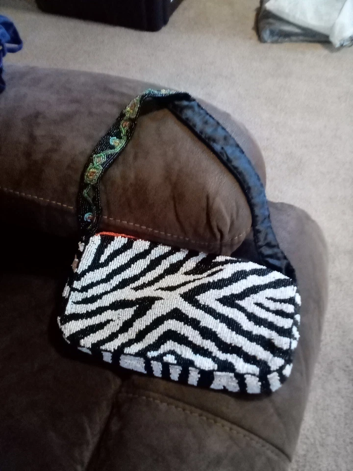 Bolso de mano Christina cebra y seda abstracta con cuentas Foto 3 de 4