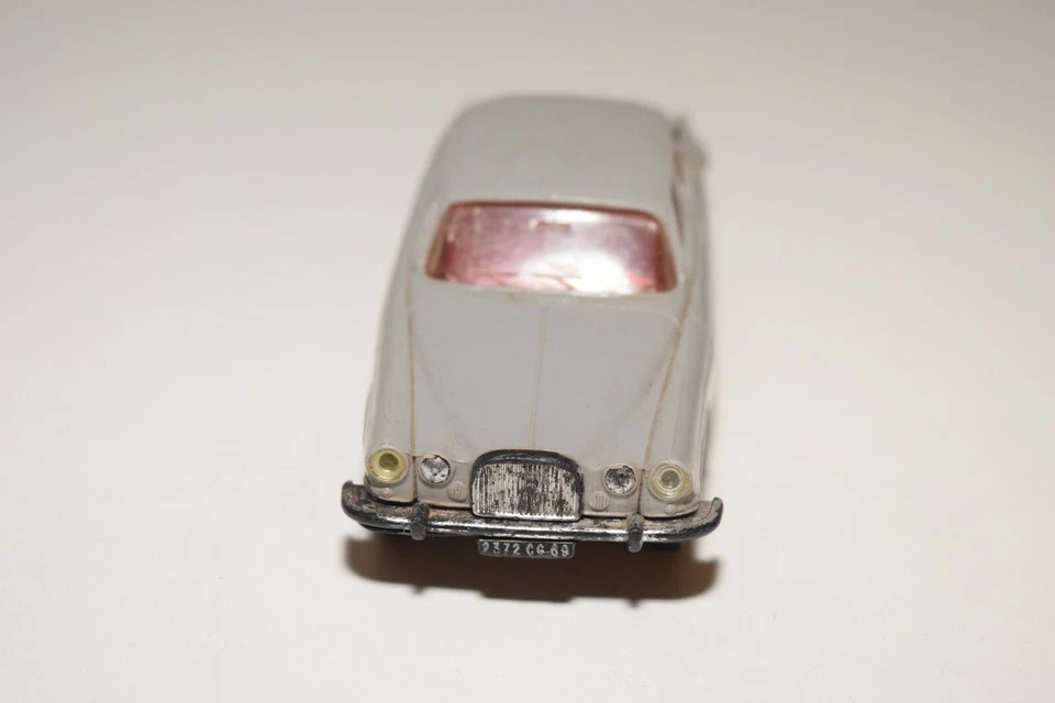 A27 1:43 PLÁSTICO NOREV 19 JAGUAR MK 10 MARCA 10 GRIS EXCELENTE ESTADO Foto 3 de 4