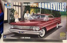 Trumpeter 1960 Pontiac Bonneville Hard Top 1/...