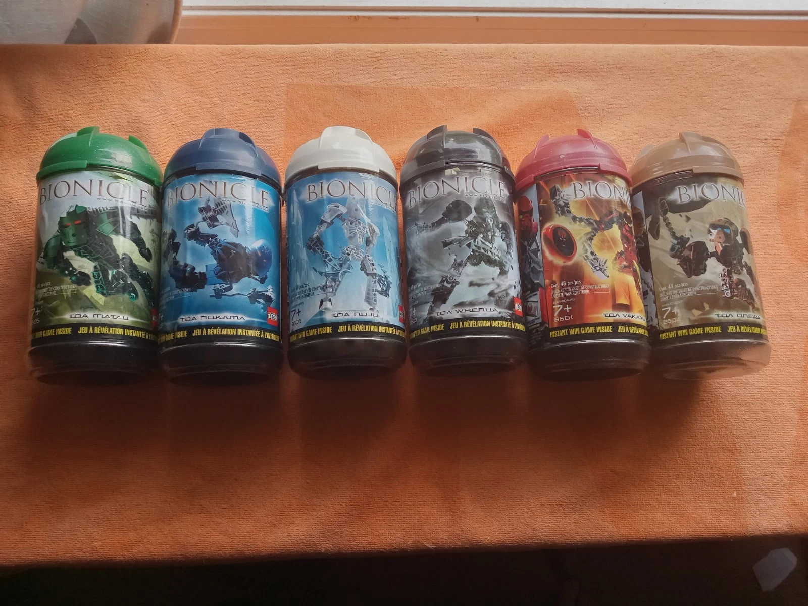 bionicle toa metru complete set with canisters ( No instruction booklets)