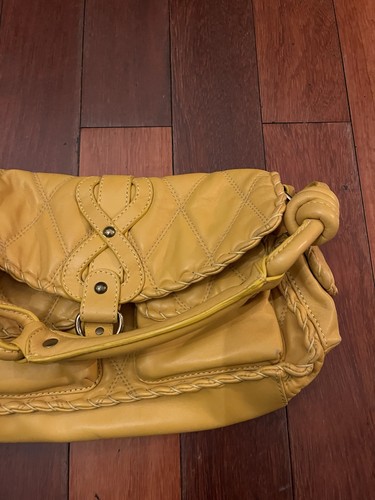Cartera Isabella Fiore Cuero Amarillo Envío Rápido Buen Estado - Imagen 3 de 11