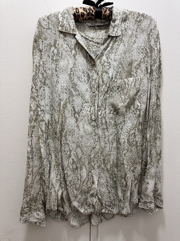 ZARA Snakeskin Blouse Button Up Long Sleeve Grey Patch Pocket Animal Shirt L