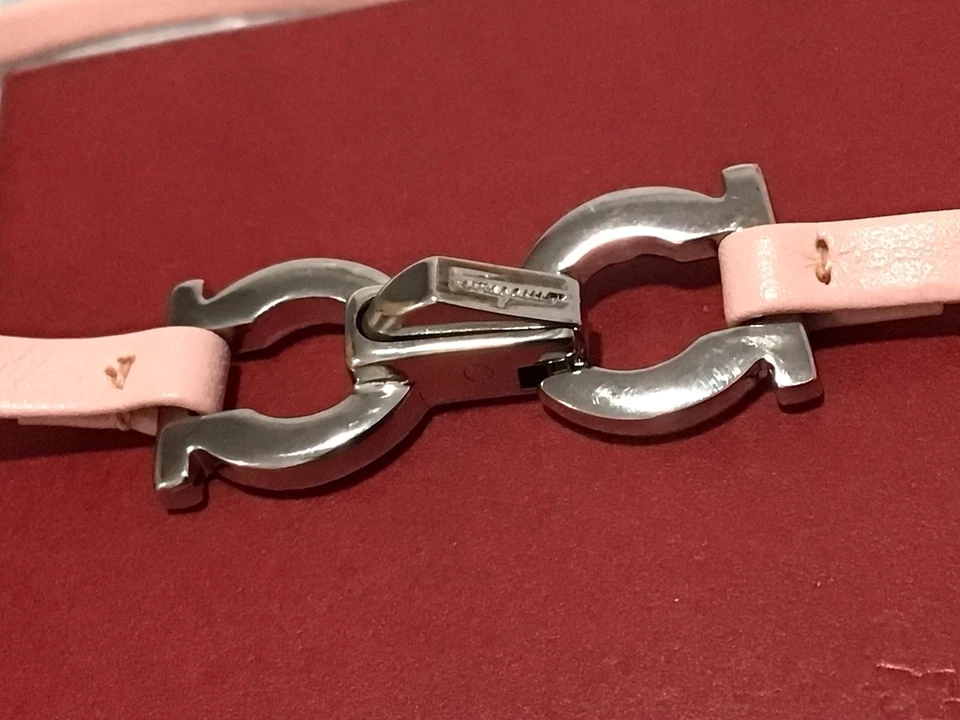 PULSEIRA GANCINI / Caixa de Joias Ferragamo Assinada SALVATORE FERRAGAMO - Imagem 2 de 4