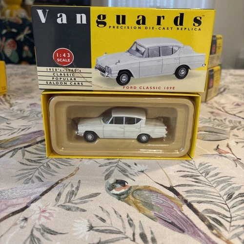Vanguards Lledo/Corgi VA35002 Ford Classic 109E - Ermine White Scale 1:43