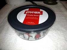 Pyrex Holiday 4-Cup Bowl with Penguins Winter Christmas Edition Bowl 6" x 2.75"
