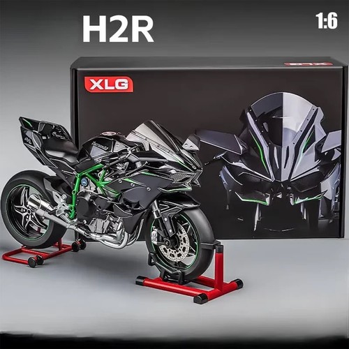 Spray^Kawasaki *With all extra features* 1:6 Alloy Racing Model Motorbike - Picture 8 of 9