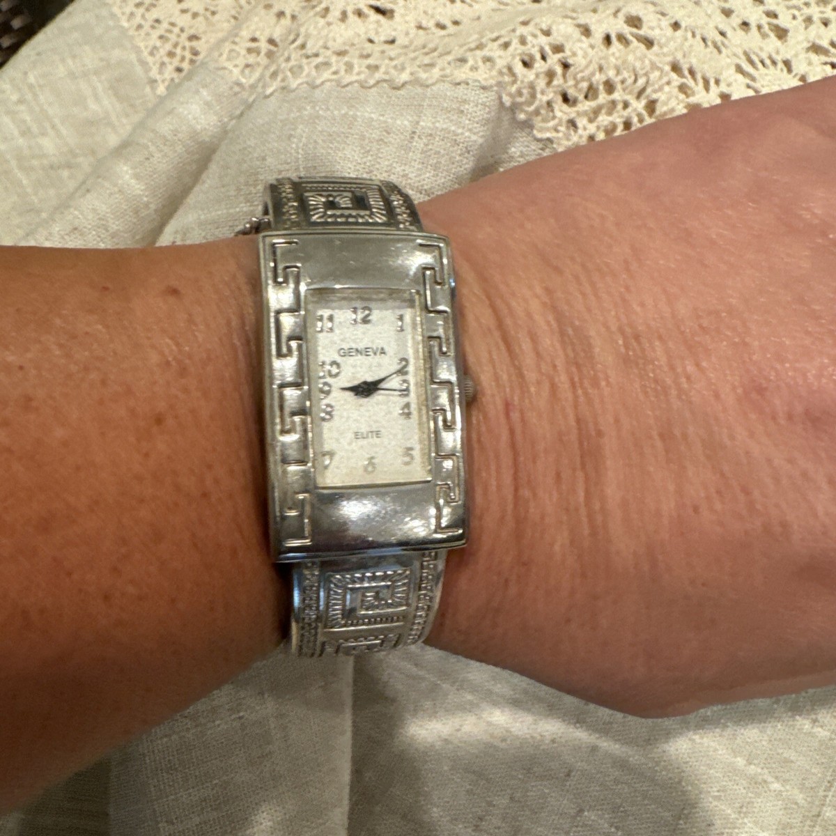 Vtg Geneva Elite #1098 Womens Silver Tribal Etched Design Cuff