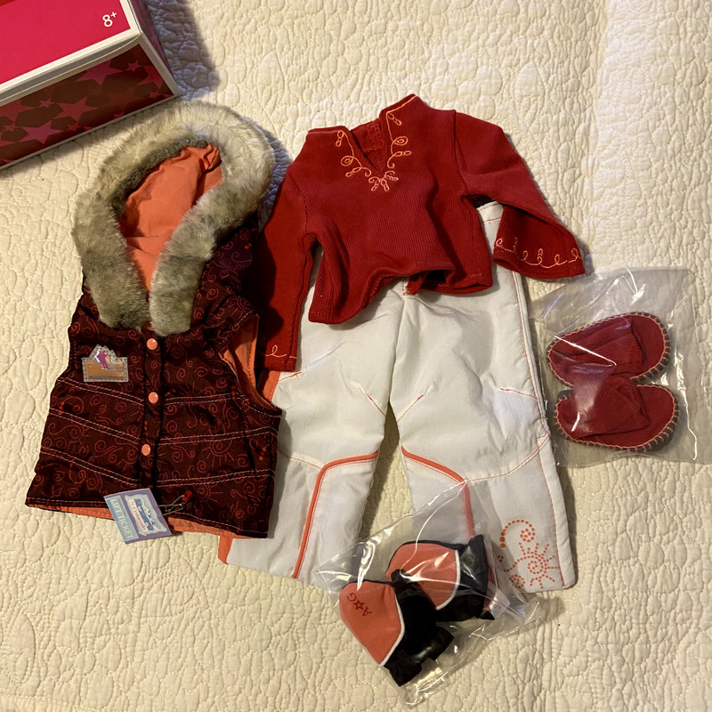 American Girl doll Nicki Fleming Ski Wear in Box Retired 2007 NIB Complete
