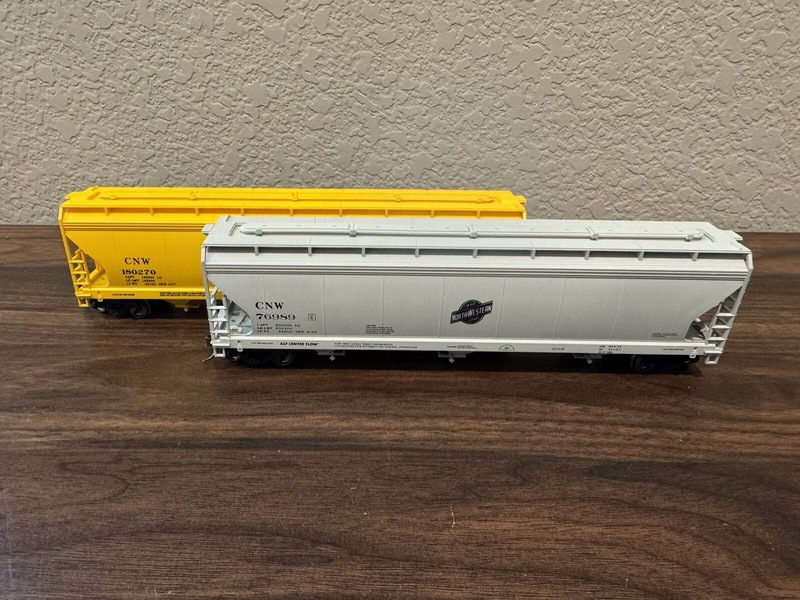 2 Accurail HO Scale Chicago & North Western Covered Hoppers w/MWs, KDs, Diff. #s