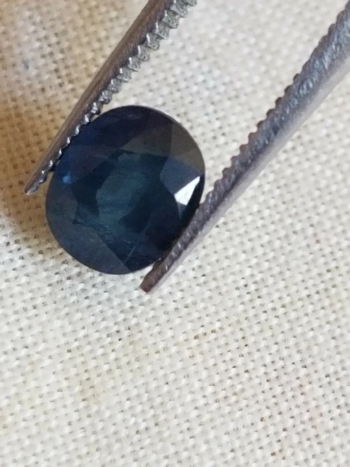 AIG Certified 1.12 Ct Natural Blue Sapphire Oval Shape Loose Gemstone For Ring - Image 4 of 4