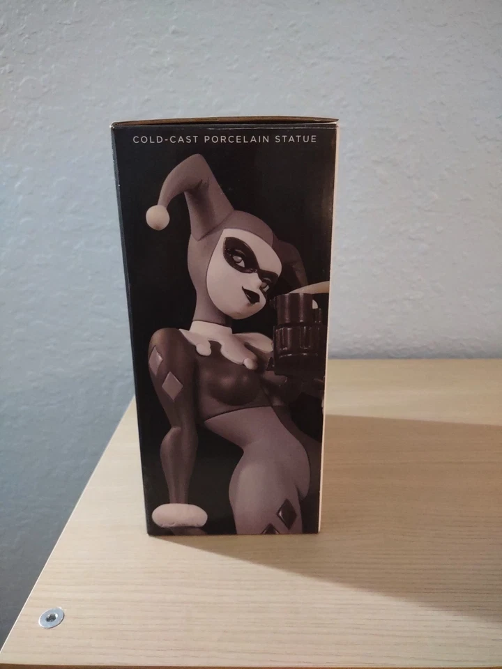 Batman Black & White ~ HARLEY QUINN 2ND EDITION STATUE by Bruce Timm ~ DC Comics - Image 4 of 4