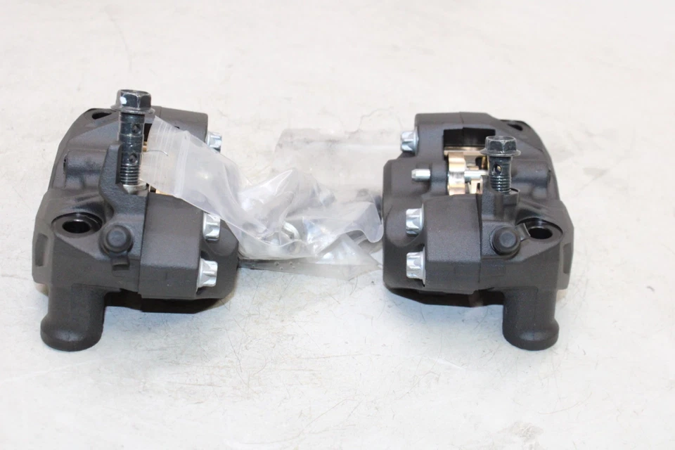 2023 SUZUKI GSXS750 OEM RIGHT LEFT FRONT BRAKE CALIPER SET PAIR CALIPERS - Image 4 of 4