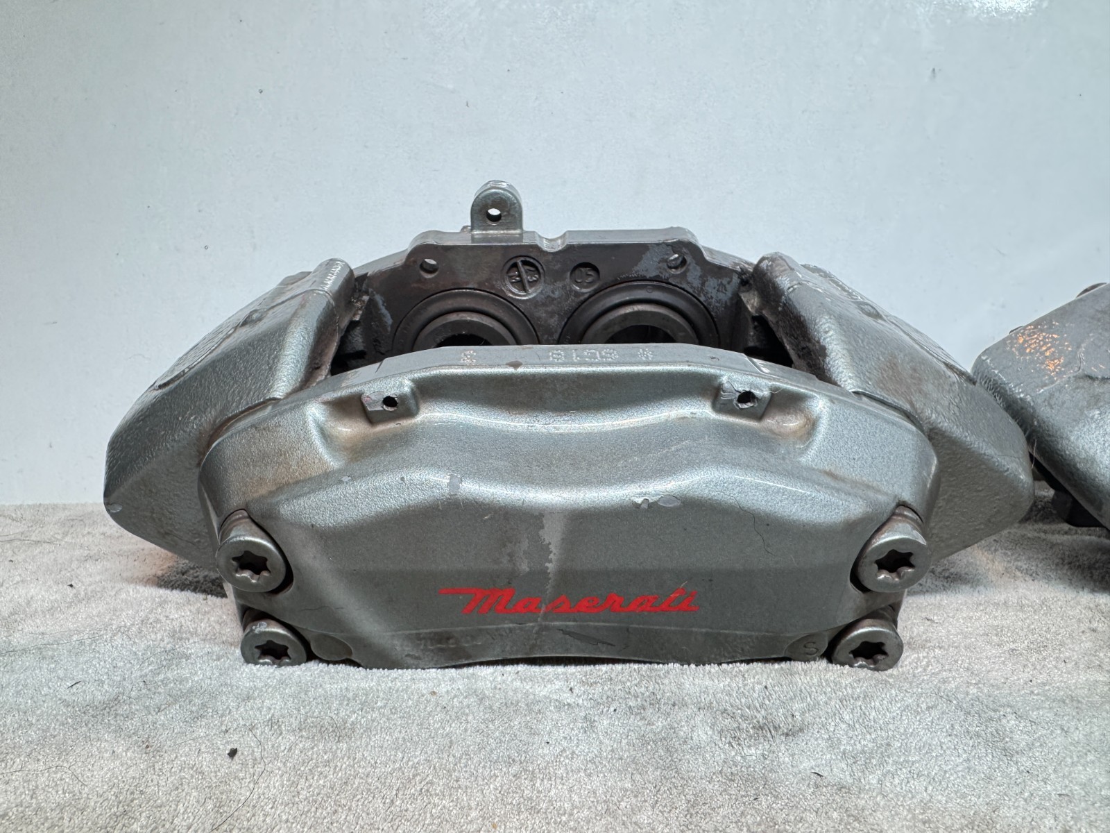 03-08 M139 MASERATI QUATTROPORTE FRONT LEFT & RIGHT BRAKE CALIPER SET BREMBO OEM