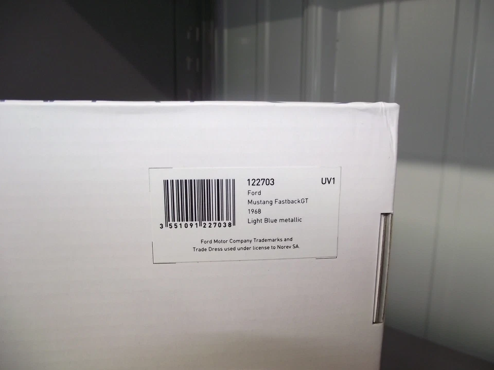 Ford Mustang Fastback GT Norev 1/12 1968 azul claro metálico nuevo en caja Foto 2 de 2