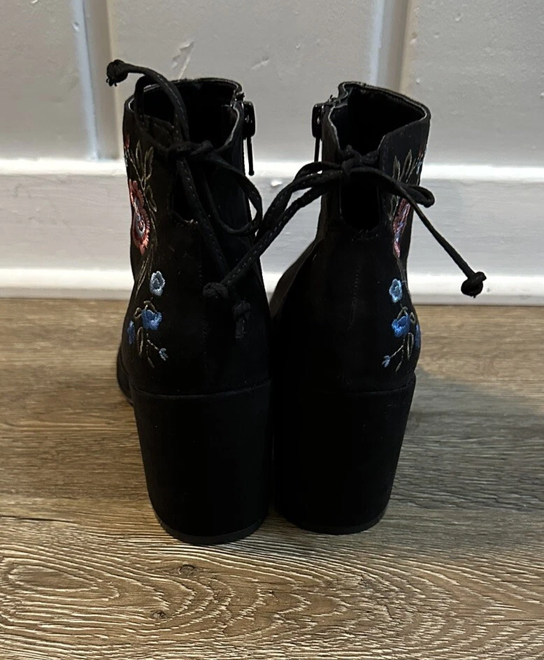 Unisa Floral Embroidered Booties Black Faux Suede Size 7.5 Women’s Boho Country - Image 3 of 4