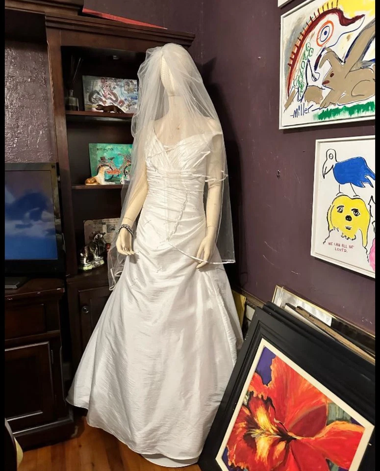 Vestido de novia Casablanca #1831 blanco talla 12 con velo y enagua usado Foto 2 de 4