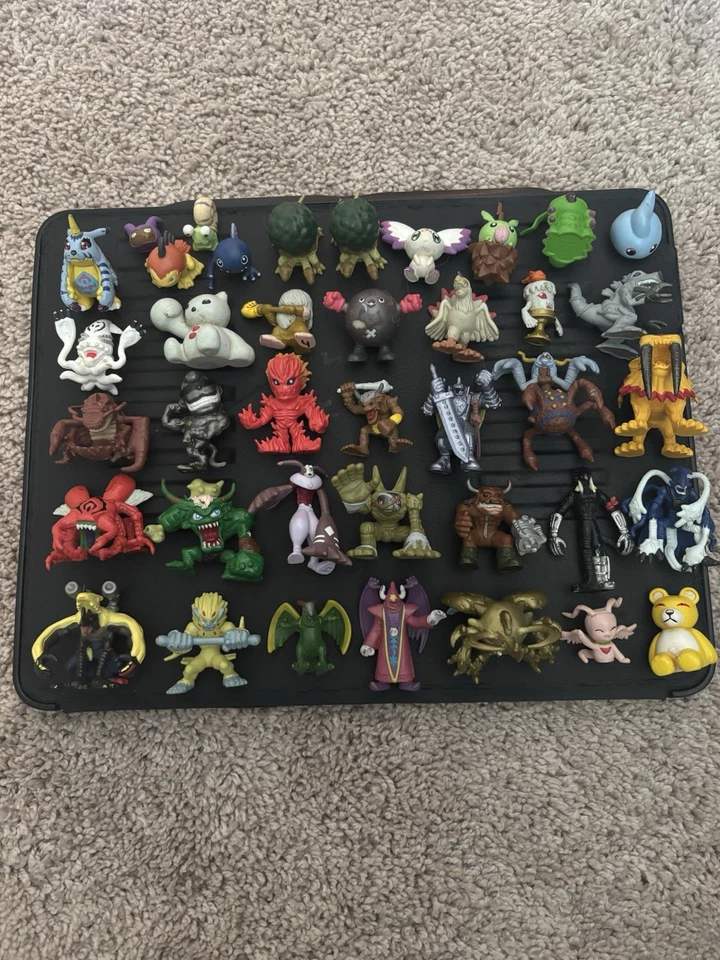 38 Digimon H-T Bandai Mini PVC Figuren Lot Beelzemon Gabumon MarineAngemon - Bild 1 von 1