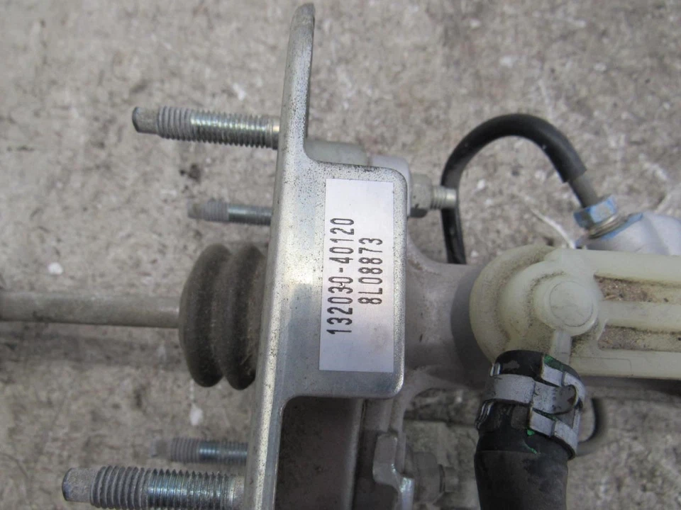 2004 2005 2006 2007 2008 2009 Toyota Prius hybrid Brake master cylinder OEM Foto 3 de 4