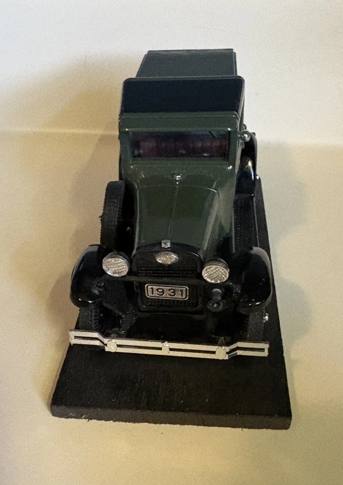 Juego De Colección (4) Camiones Die-Cast-Modelos Ford A Bell, TT y Lineman. Dodge Power Wagon Foto 3 de 4