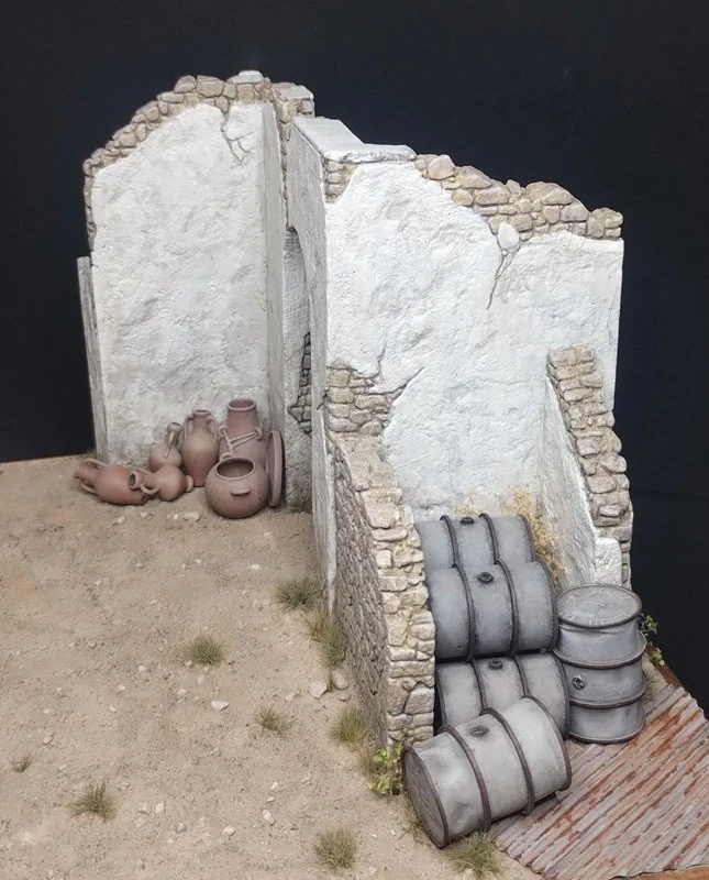 MODEL VICTORIA AFRICAN RUINED HOUSE 1:35 Cod.40120 - Immagine 2 di 4