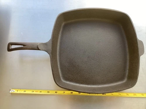 11" unmarked Wagner?  Cast iron  Square skillet. Made in USA. Restored.