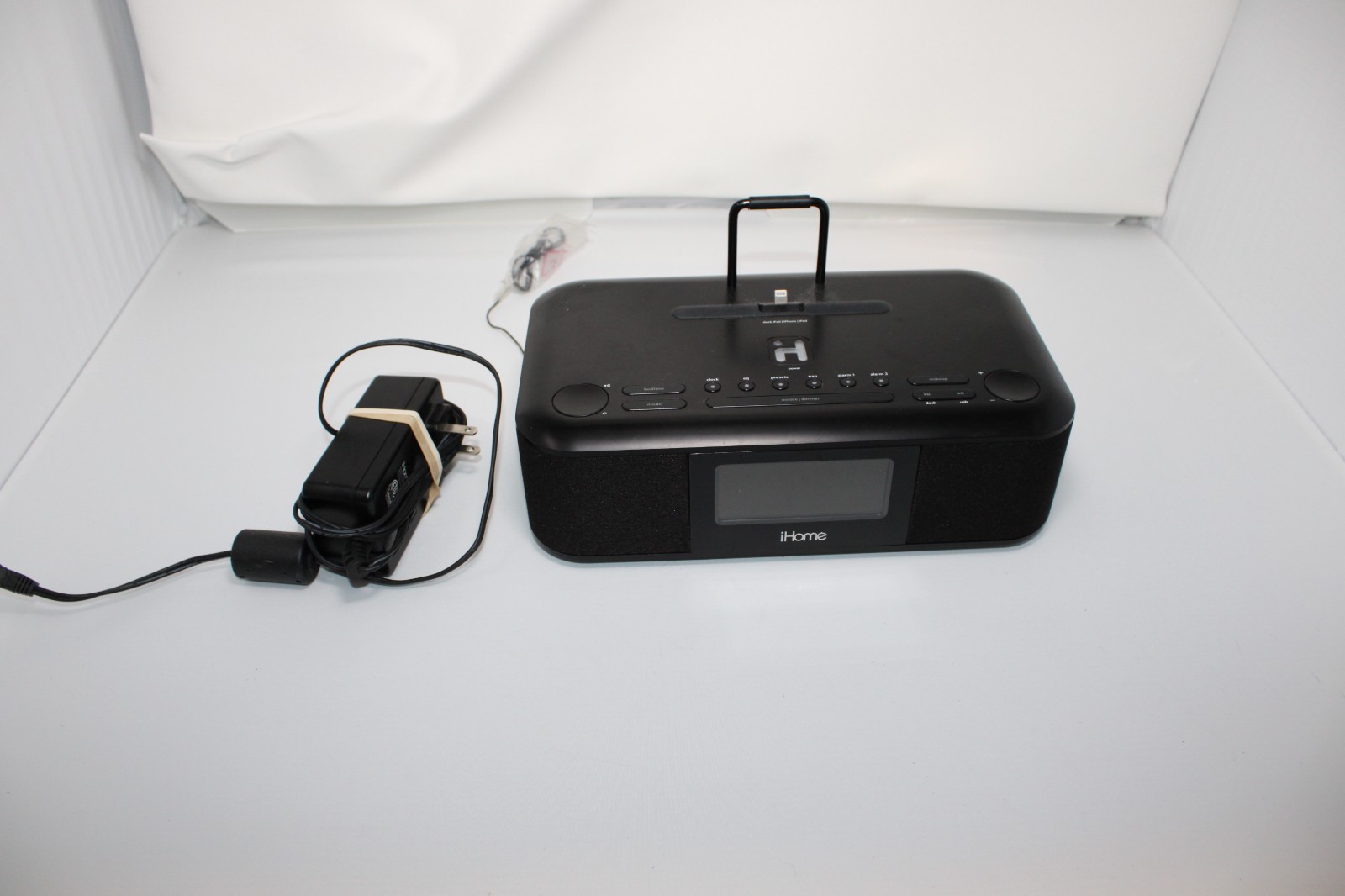 iHome IDL95 Lightning Dock โ FM Stereo Alarm Clock with Dual Charge + Play