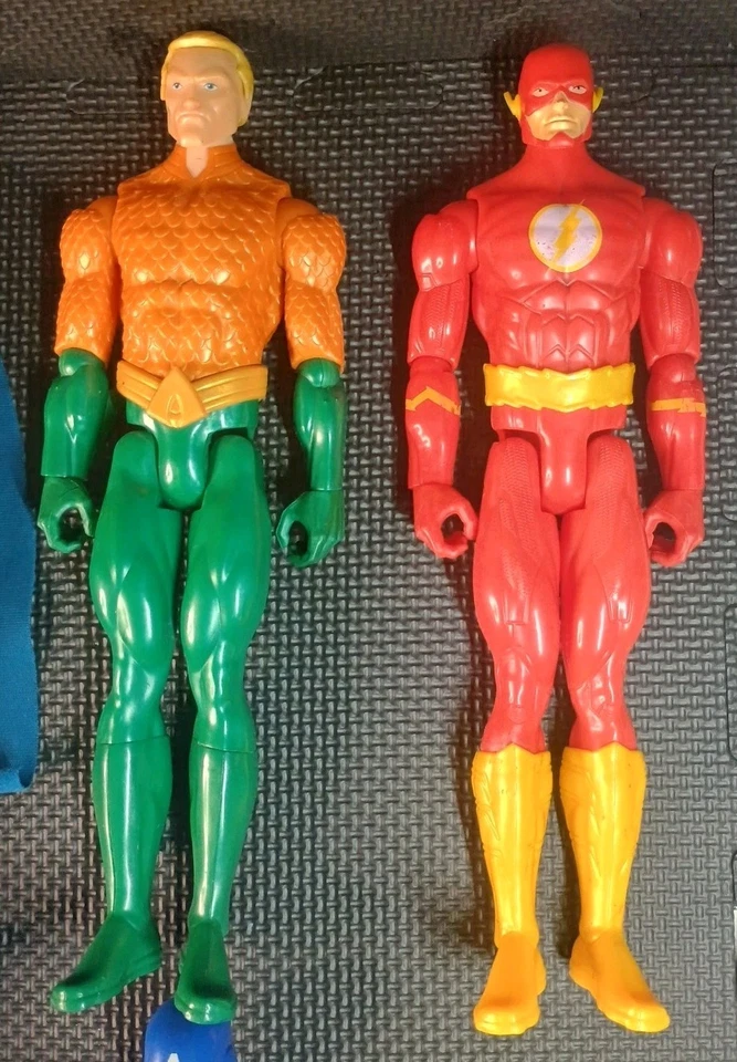 2015 Mattel DC Super Heroes 12" Figure Lot Batman, Flash, Superman, Green Arrow - Image 3 of 4