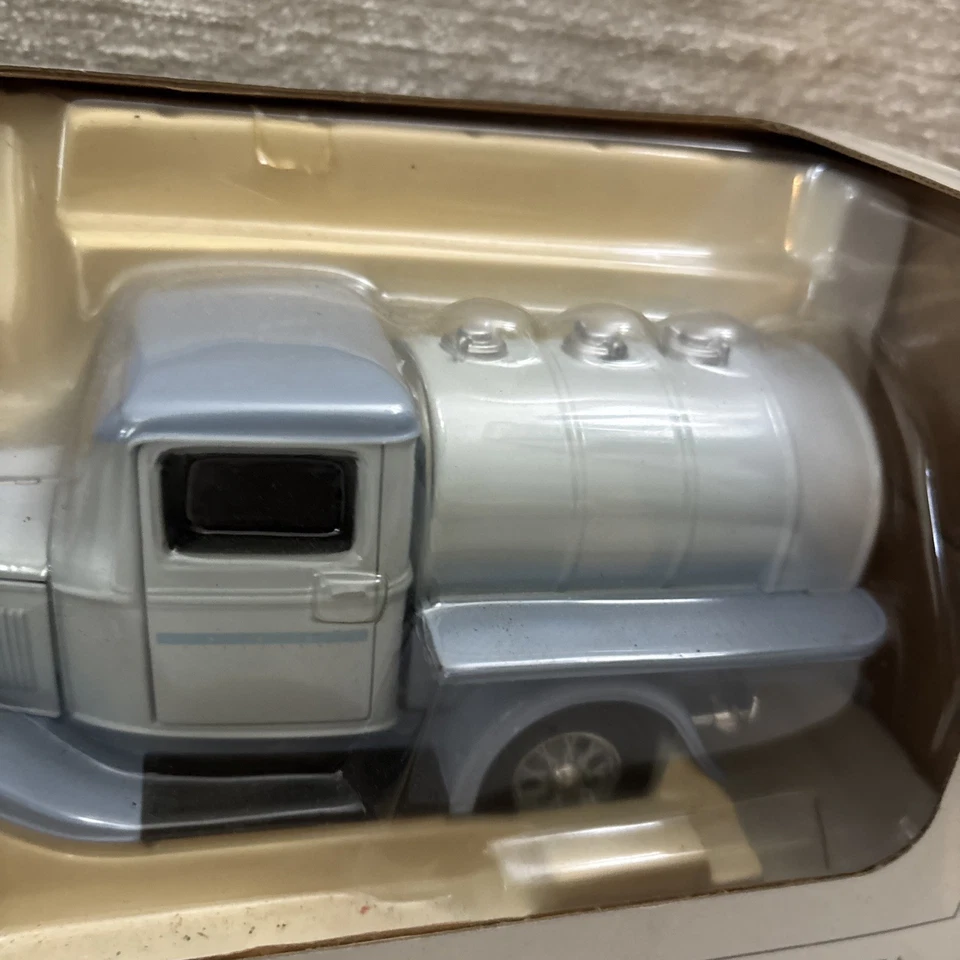 Ford Amroc Tanker Speccast 1932 réplica de coleccionista fundido a presión escala 1:25 2004 nuevo Foto 3 de 4
