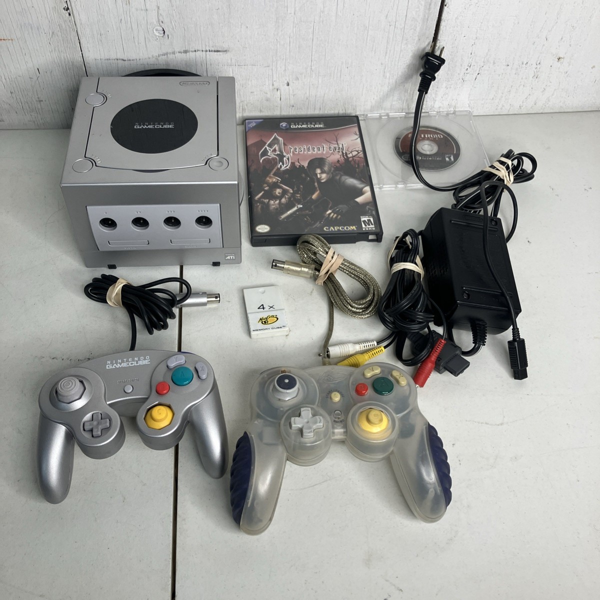 Silver Nintendo GameCube Console Bundle Lot 2 Games, Resident Evil