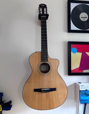 Taylor 112ce-N 100 Serie Nylonsaiten Cutaway Konzertgitarre Natur