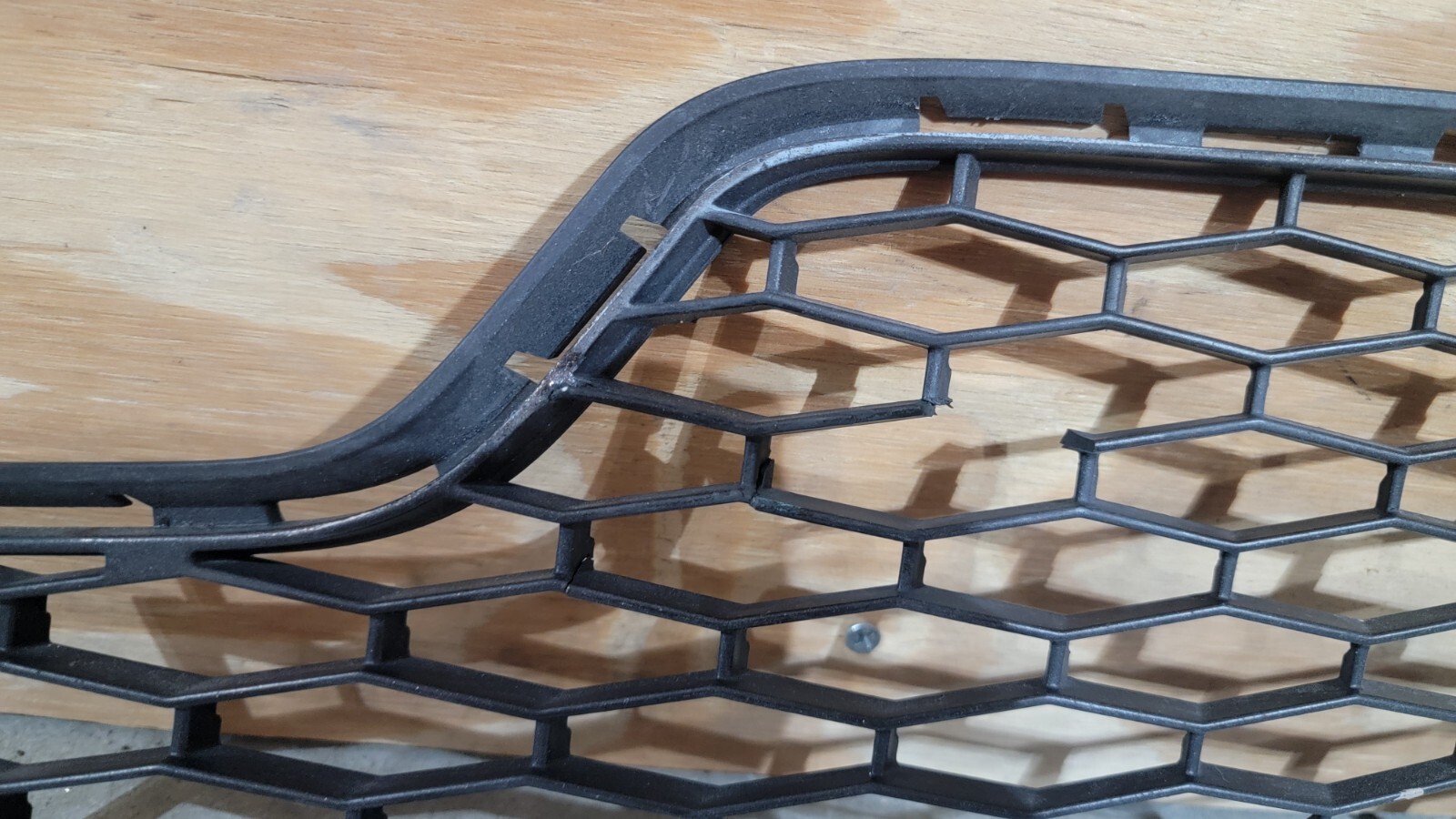 2014 2015 2016 2017 Maserati Ghibli Front Inner Right Bumper Grille Insert OEM 