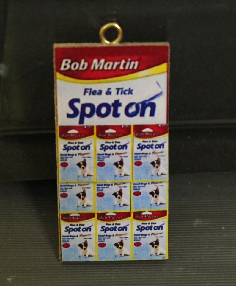 HANDCRAFTED PUPPENHAUS (Zoohandlung Hängebrett = Floh & Zecken