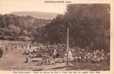 Fort Saint-André - Stade ou terrain de jeux à l'orée des bois de sapins