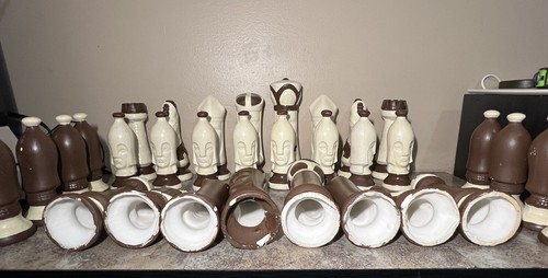Vtg Ceramic Bisque 32 Piece Chess Set Hand Painted Medieval Style Brown & White - Picture 14 of 19