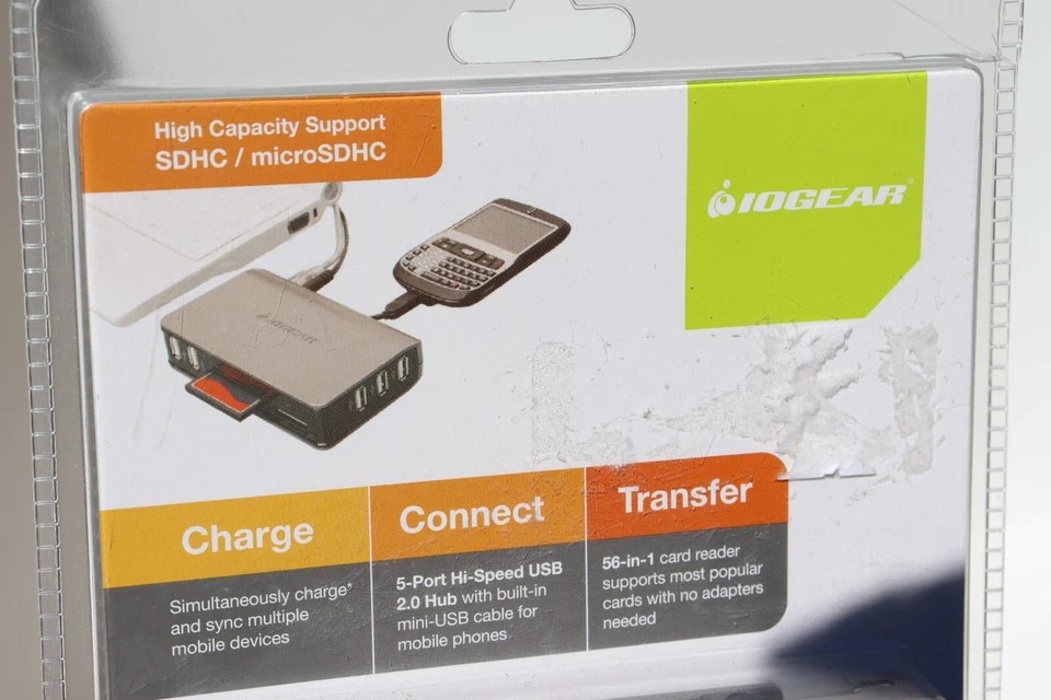 IOGear High Capacity Support SDHC / Micro SDHC 2.0 Combo Hub & Card Reader - Image 2 of 4