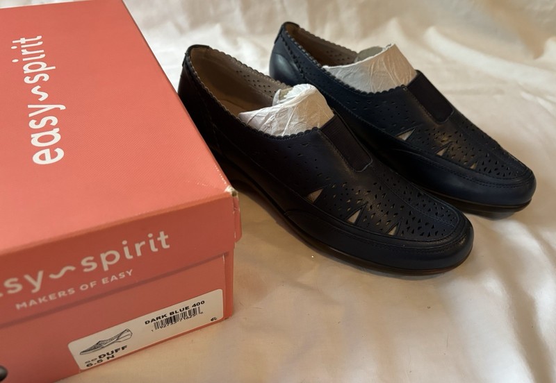 New Box Dark Blue 400 Easy Spirit Perforated Duff Woman's Slip On Shoes Size 6.5