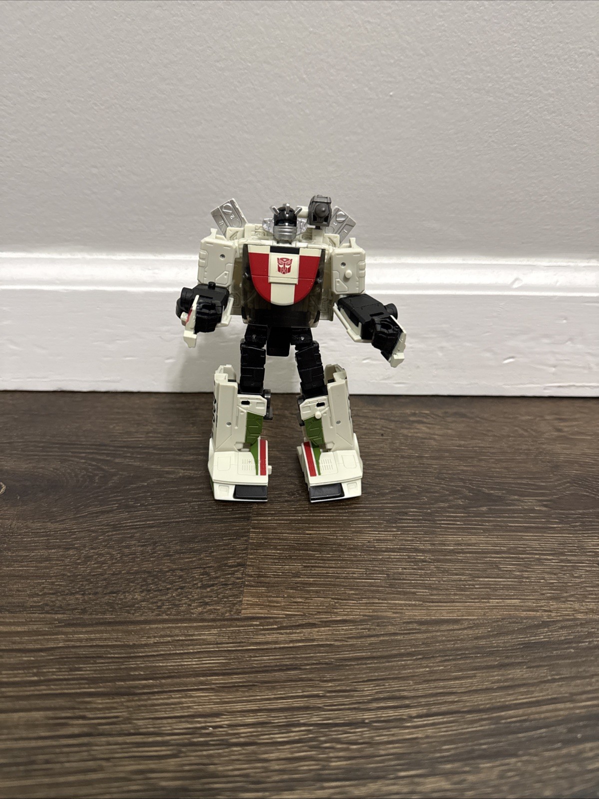 Transformers Earthrise Wheeljack Complete Deluxe Siege War for Cybertron