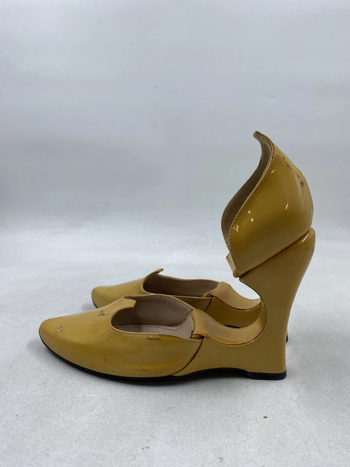 Tacón alto Louis Vuitton charol amarillo W 6 Foto 3 de 4