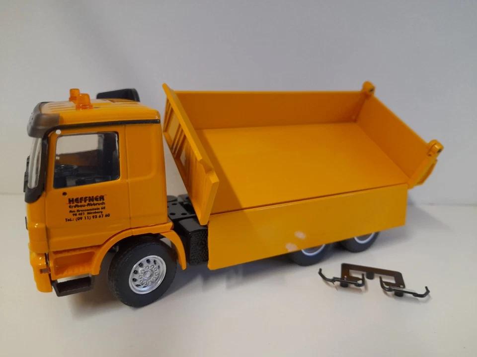 Conrad 40149 Mercedes ActrosMuldenkipper 3-achs 1/50 - Immagine 2 di 4